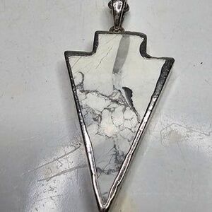 Howlite Dragon's Vein Agate Arrowhead Howlite Purple Glass Faceted Bead Necklace